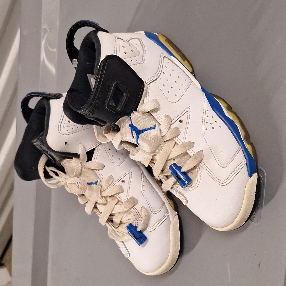 NICE*  NIKE AIR JORDAN 6 RETRO SIZE 4.5Y BLUE White Black 384665-107
